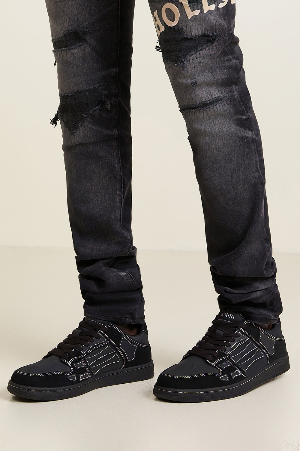 תמונת כל הלוק של סניקרס